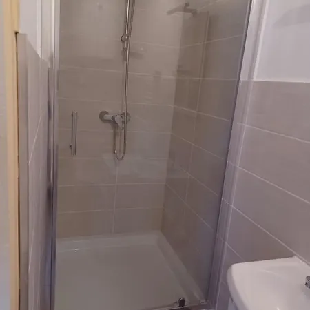 Studio Centre * ديني-ليه-بان